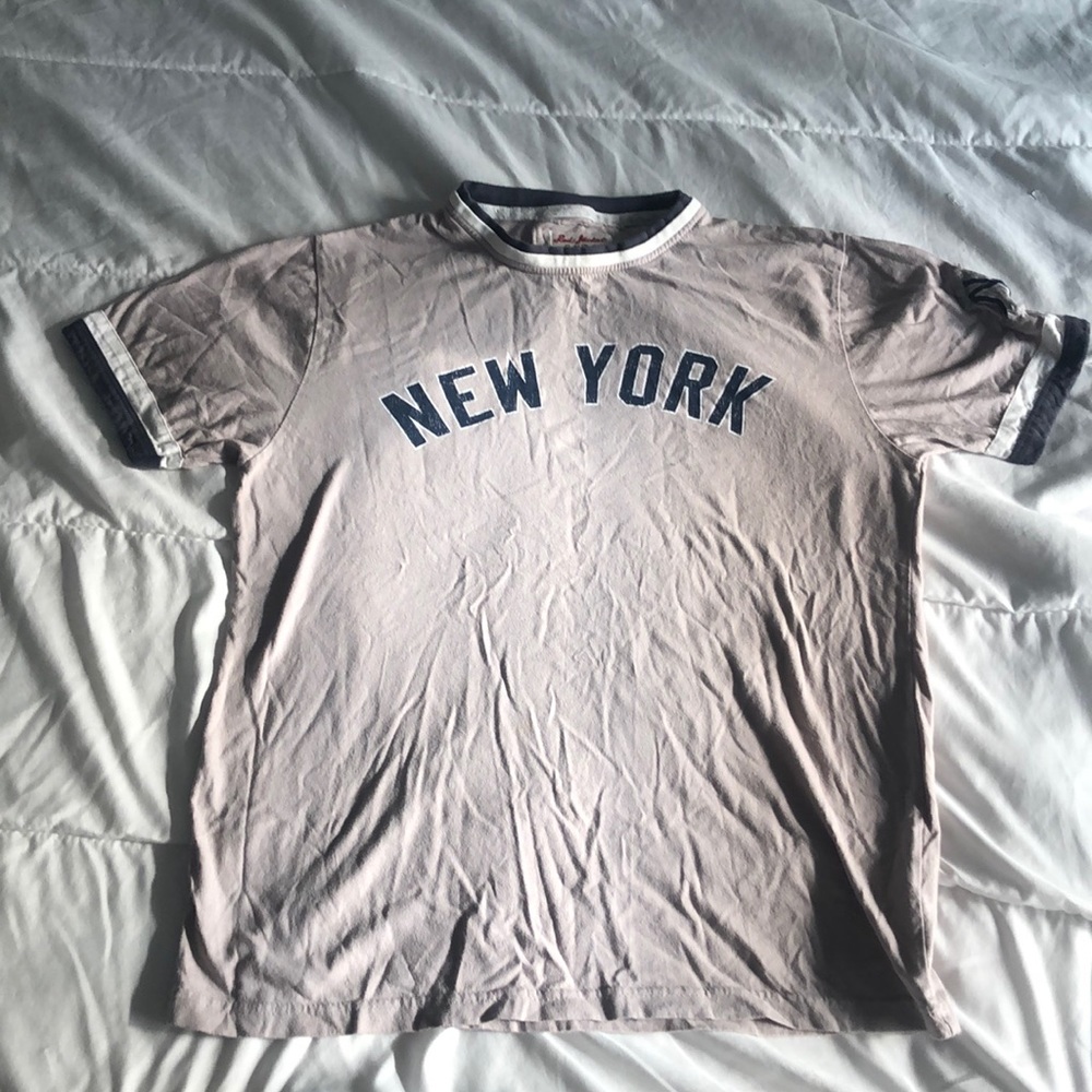 New York Yankees t shirt.